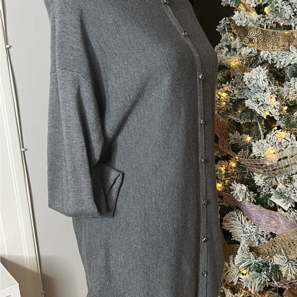 Cashmere sz L, grey, long sleeve, pullover sweater w/jeweled buttons accessory. - Picture 9 of 9